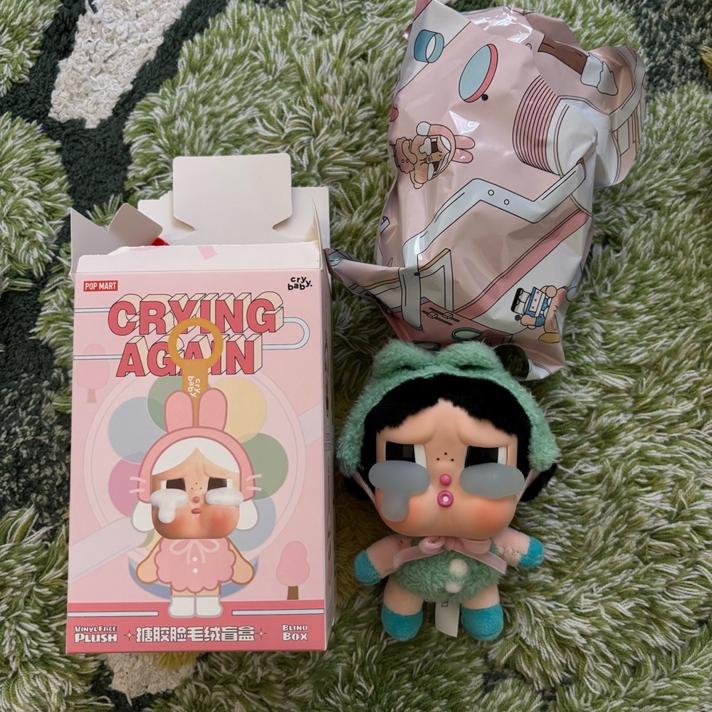 Popmart crybaby pendant